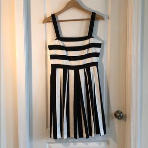 Black and white LOFT summer dress size 6